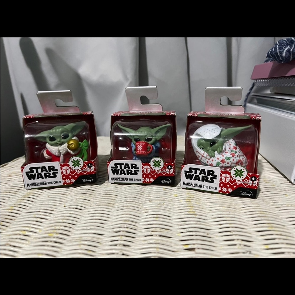 Star Wars Mandalorian The Child Bounty Collection Holiday Edition Set of 3